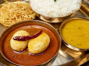 Bangali Dim Jhol Thali (rice+dal+ Dim Jhol -2pc+chatni +papad)