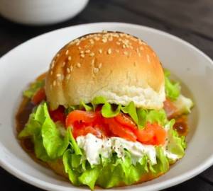 Paneer Cheesy Burger(ONE PLATE)