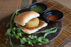 Classic Vadapav
