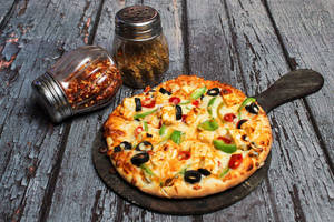 Butter Paneer Pizza [10 Inch] + Coke