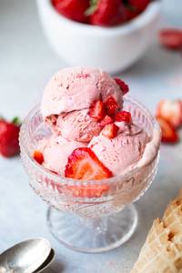 Starwberry ice cream