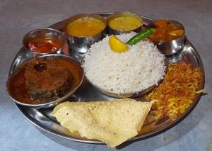 Special rice thali with rui fish ( 1psc )