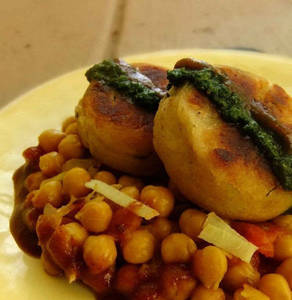 Chola Aloo Tikki Combo (serves One)