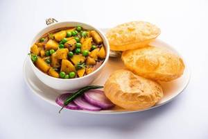 Poori [3 Piece] With Vadacurry