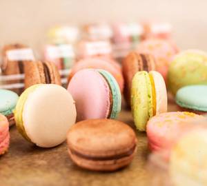 Macaroon Box (12 Pieces)