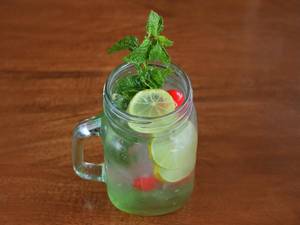 Soda mint mojito