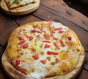 Tomato +Chees Pizza