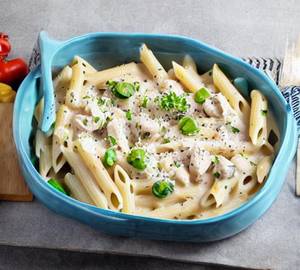 White Sauce Cheesy Chicken Pasta