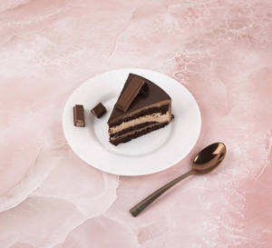 Kitkat Cake Slice