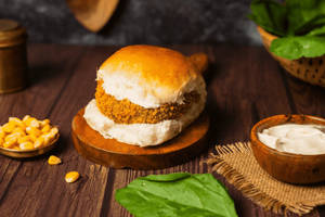 Spinach Corn Vadapav