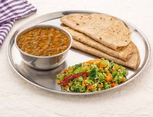 Homestyle Amritsari Dal and Beans Carrot Poriyal Meal