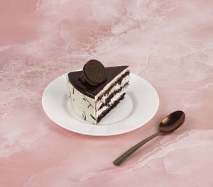Oreo Cookie And Cream Cake Slice