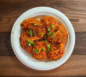 Chicken Schezwan Momos(6 Pcs)