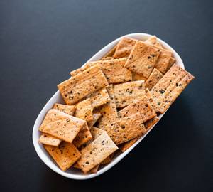 Black Pepper Sourdough Crackers