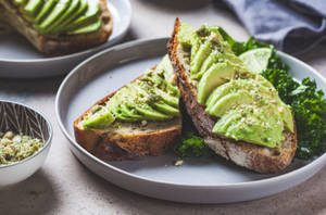 Creamy Hummus & Avocado