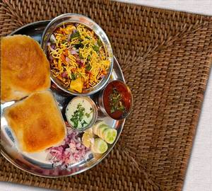 Misal pav [2 pieces]
