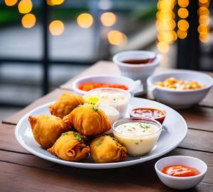 Chicken Cheese Fried Momos [6 Pieces]