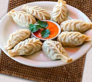 Chicken cheese steamed momos [6 pieces]