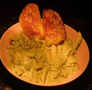 Creamy Spinach & Chicken Pasta