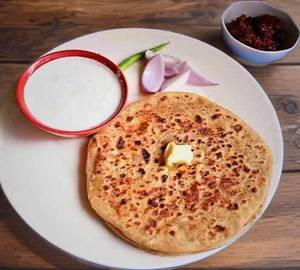Aloo Pyaaz Prantha With Dahi And Pickle
