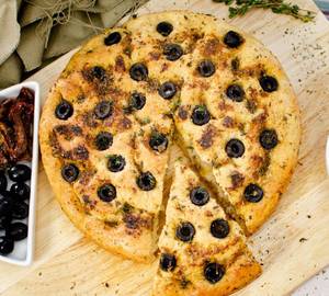 Black Olive Cheese Pizza
