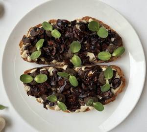 Mushroom Hummus Toast