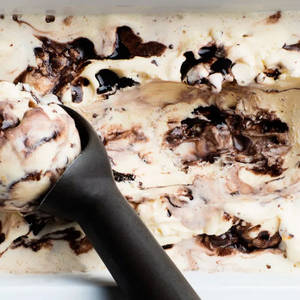 Two In One Ice Cream ( Choco - Vanilla ) 750ml/scoop