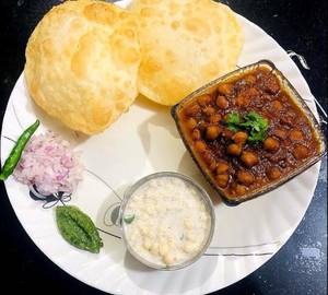 Chhole Bhature [2.Pis]WithRaita[1.glass]