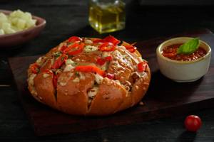 Garlic Pull Apart Bread with Grilled Chicken