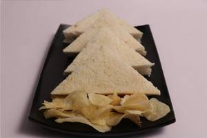 Veg & Corn Sandwich With Plain Chips
