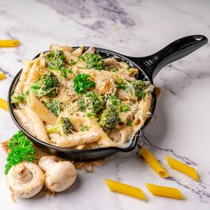 Broccoli And Mushroom Cheesy Pasta New Addition (500 Ml) - Veg