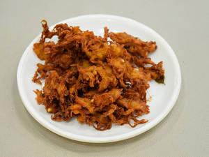 Pyaaz pakoda