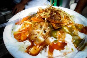 Aloo tikki with dahi