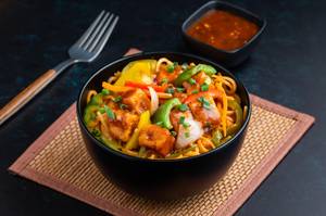Chilli Paneer with Garlic Hakka Noodles Bowl