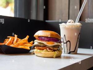 Mumbai Burger + Fries + Thickshake (250ml)