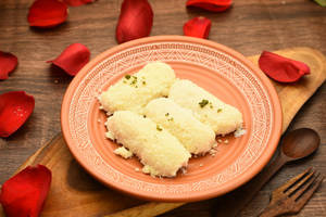 Malai Chamcham (4 Pcs)