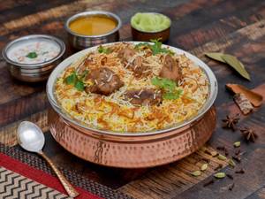 Hyderabadi Chicken Dum Bucket Biryani (serves 3)