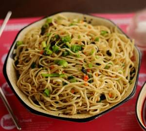VEG DAN MEEAN NOODLES