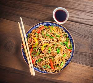 Veg Hakka Noodles (full)