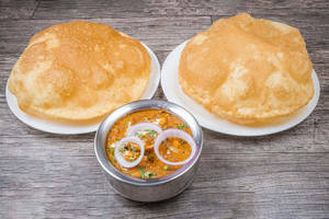 Chole Bhatore