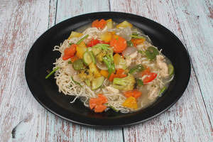 Chicken Cantonese Gravy Noodles (serves 1-2)