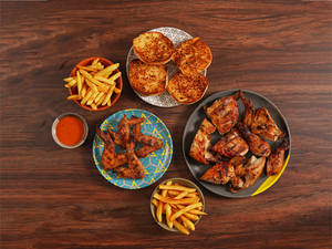 8 pcs.Chicken+4 wings+2PERi-Chips+4pcs.Garlic Bread+PERi-PERi Dip