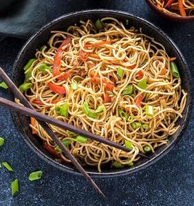 Veg hakka noodles