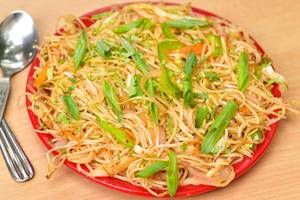 Hakka Noodles + Chilli Paneer