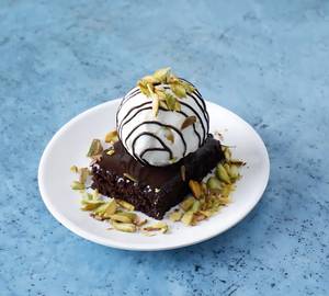 Chocolate Pastry Sundae Vanilla Ice Cream