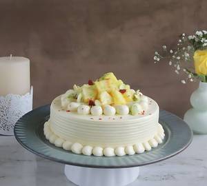 Pineapple Buttercream Cake (Eggless)
