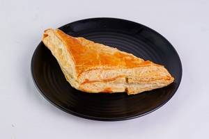 Chilli Chicken Puff 