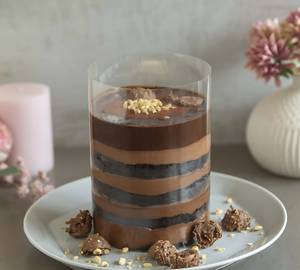 Ferrero Chocolate Pull Me Up Cake (Eggless)