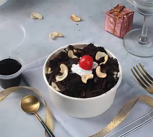 Chocolate Cup Cake Sundae