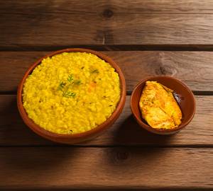 Khichuri [750 grams] with 1 omelette and salad